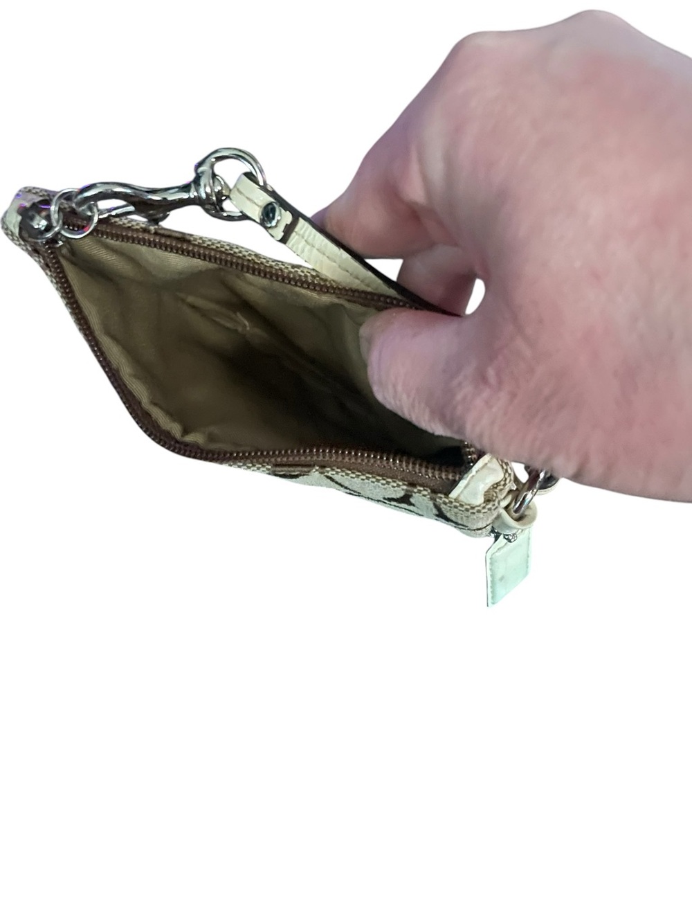 COACH SIGNATURE STRIPE SMALL WRISTLET LIGHT KHAKI/WHITE - Picture 5 of 6